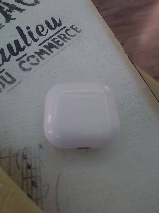 Зарядно за айфонски слушалки