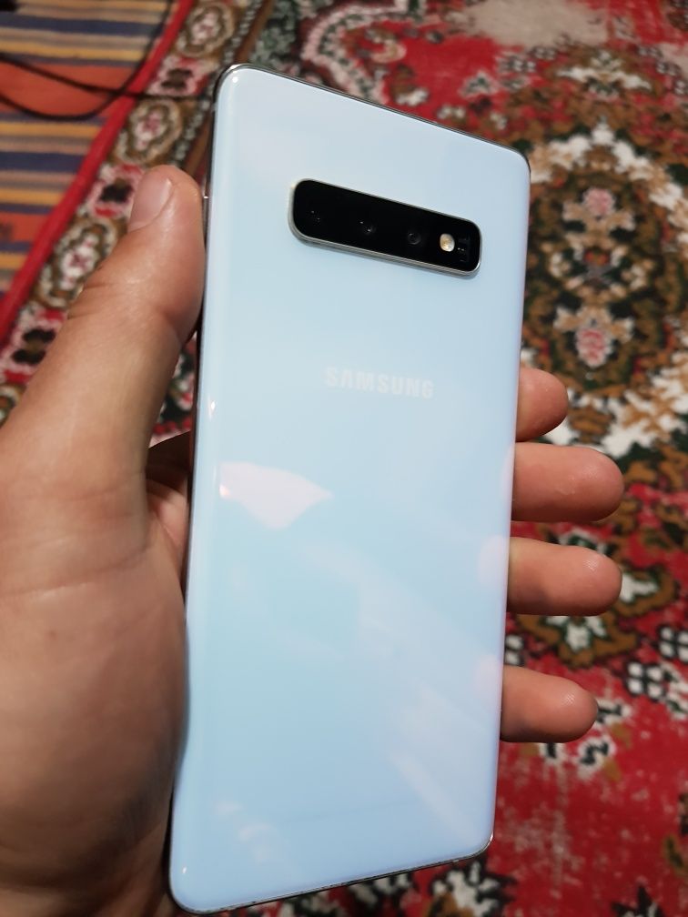 Samsung s10 +  kareski