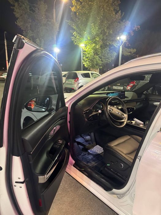Genesis GV70 sotiladi