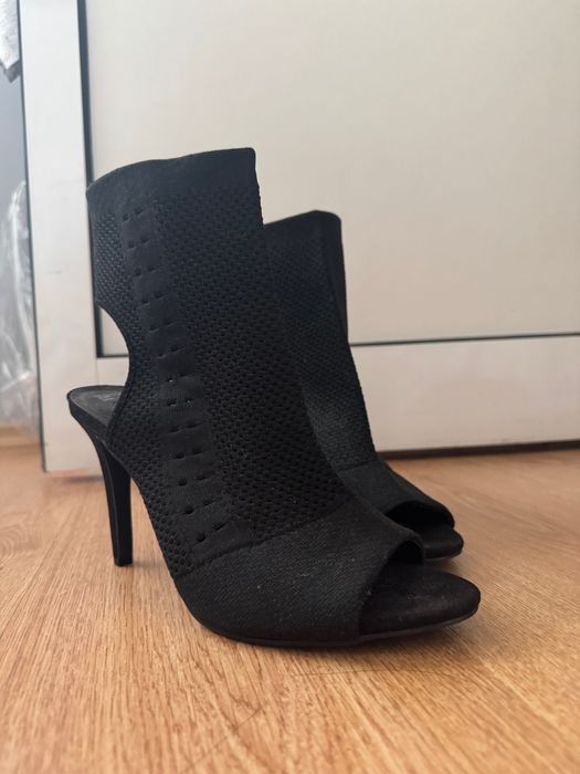 Обувки на ток тип чорап