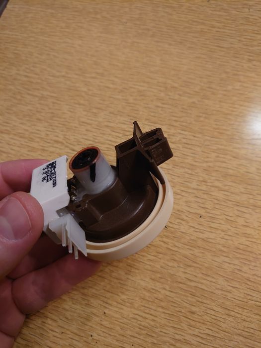 Датчик уровня воды прессостат на стиральную машину Samsung WF1702YQR