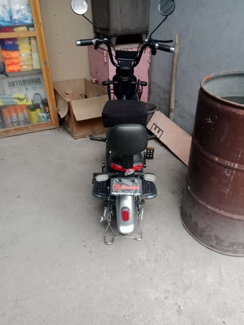 Skuter sotladi elektro