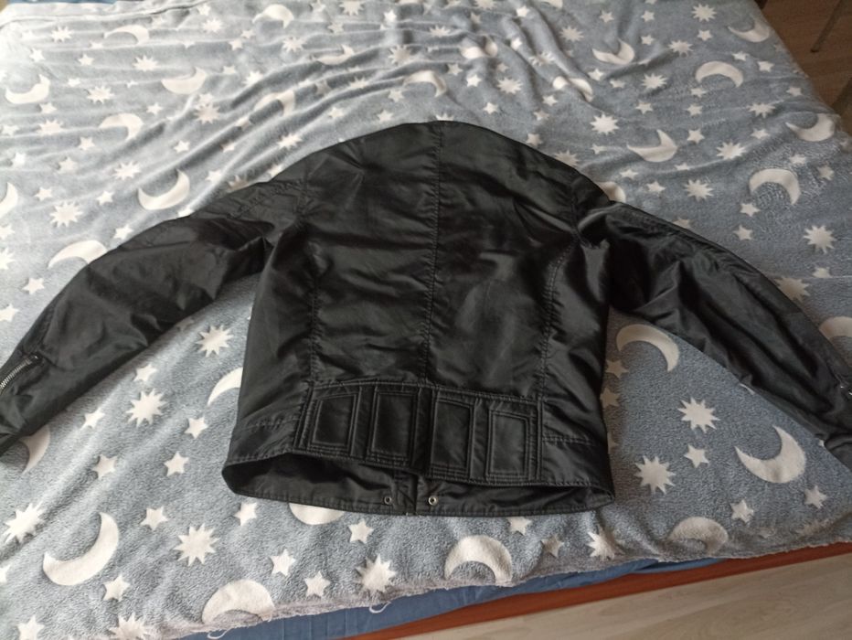 Продавам черно яке на Diesel