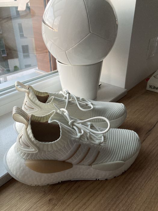 Маратонки Adidaс цвят слонова кост