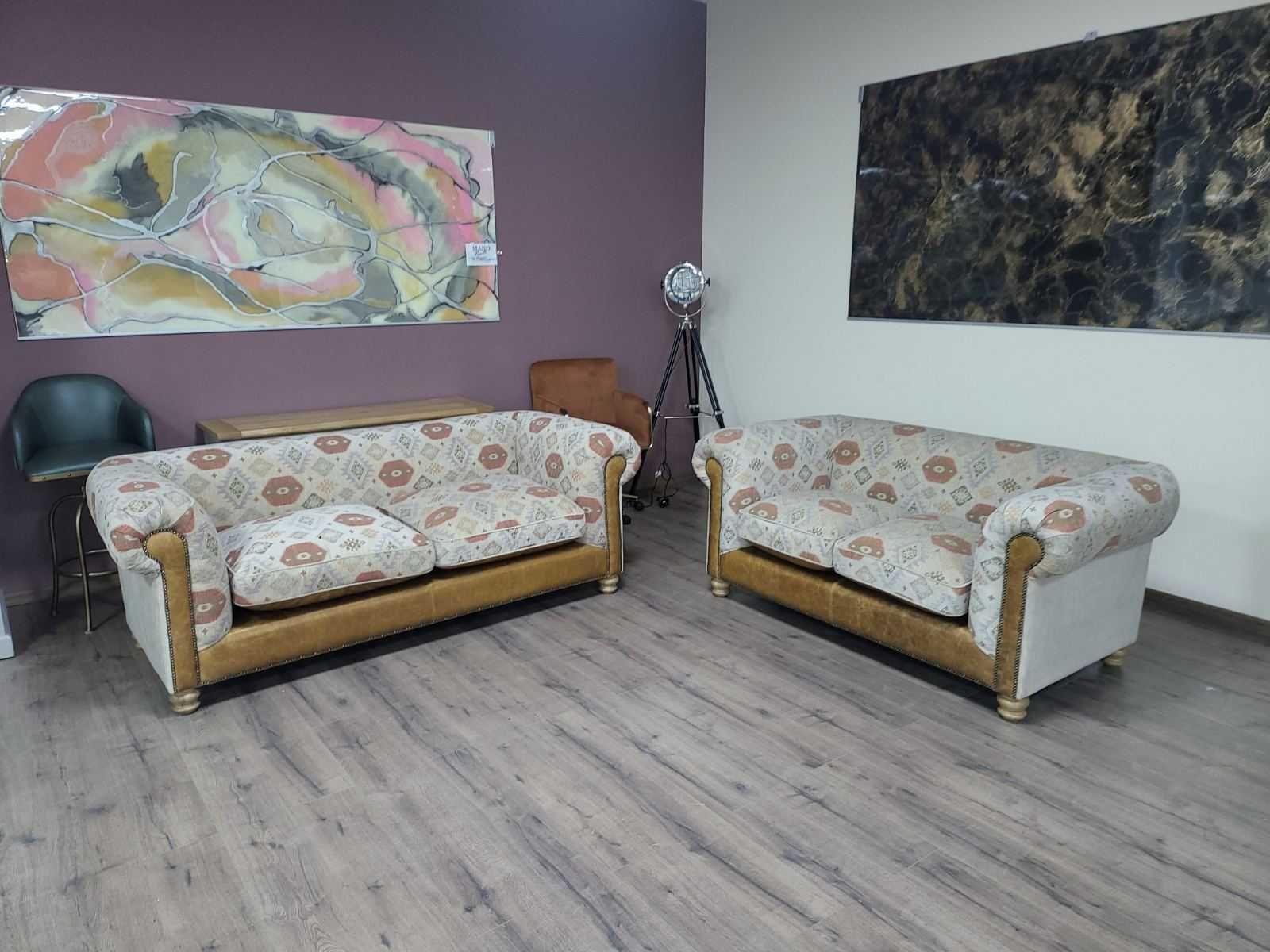 Комплект дивани тройка и двойка от плат и кожа тип Честърфийлд