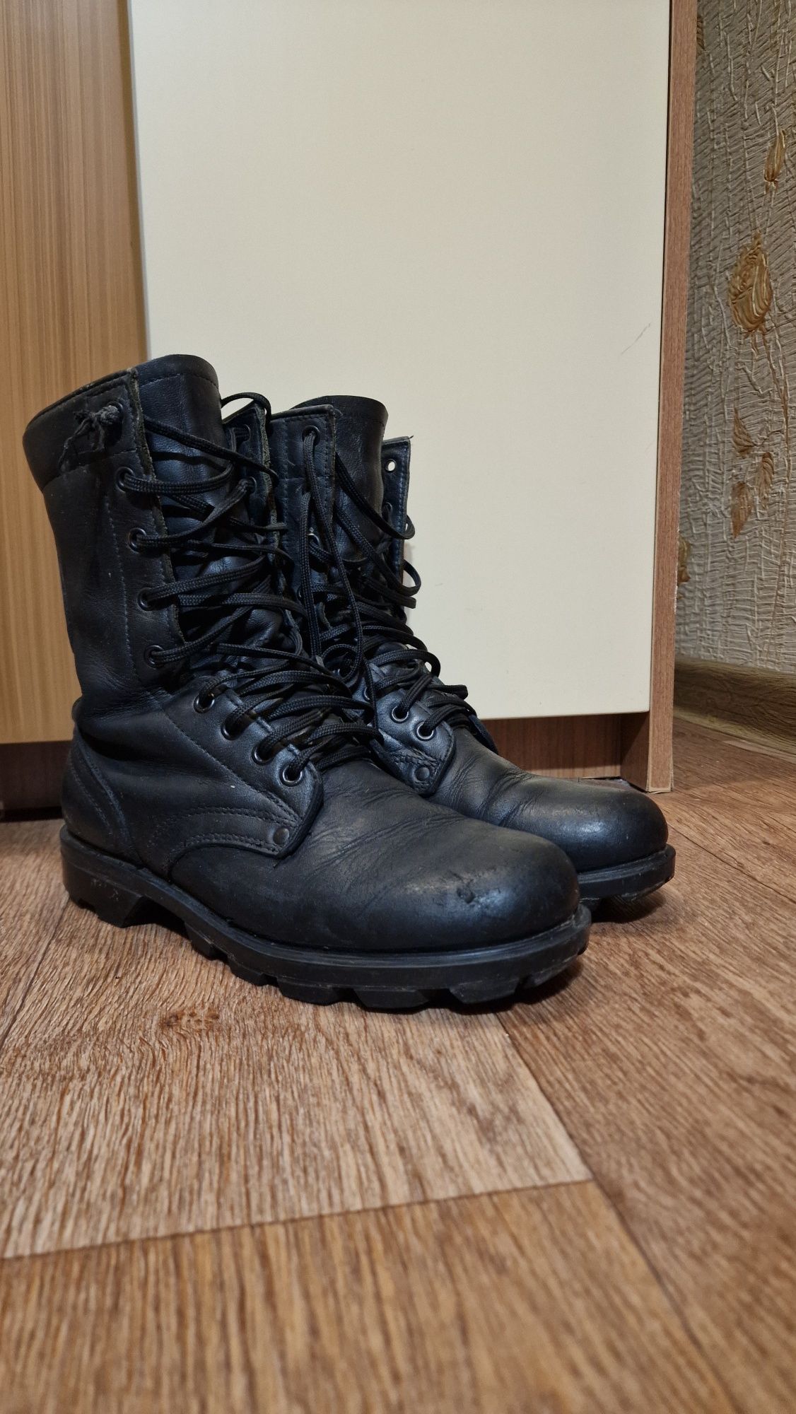 Продам берцы 2 пары 38 размера