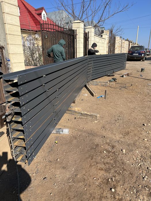 Vand structura metalica de 10 x 20 x4 pret 3000 euro fara montaj