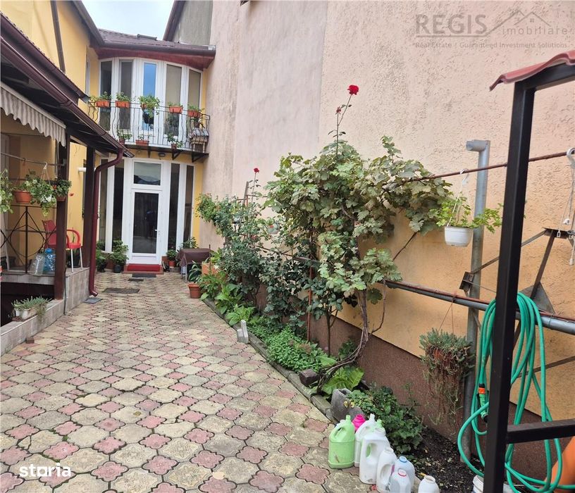 Casa 4 camere + spatiu comercial 55 mp, zona centrala