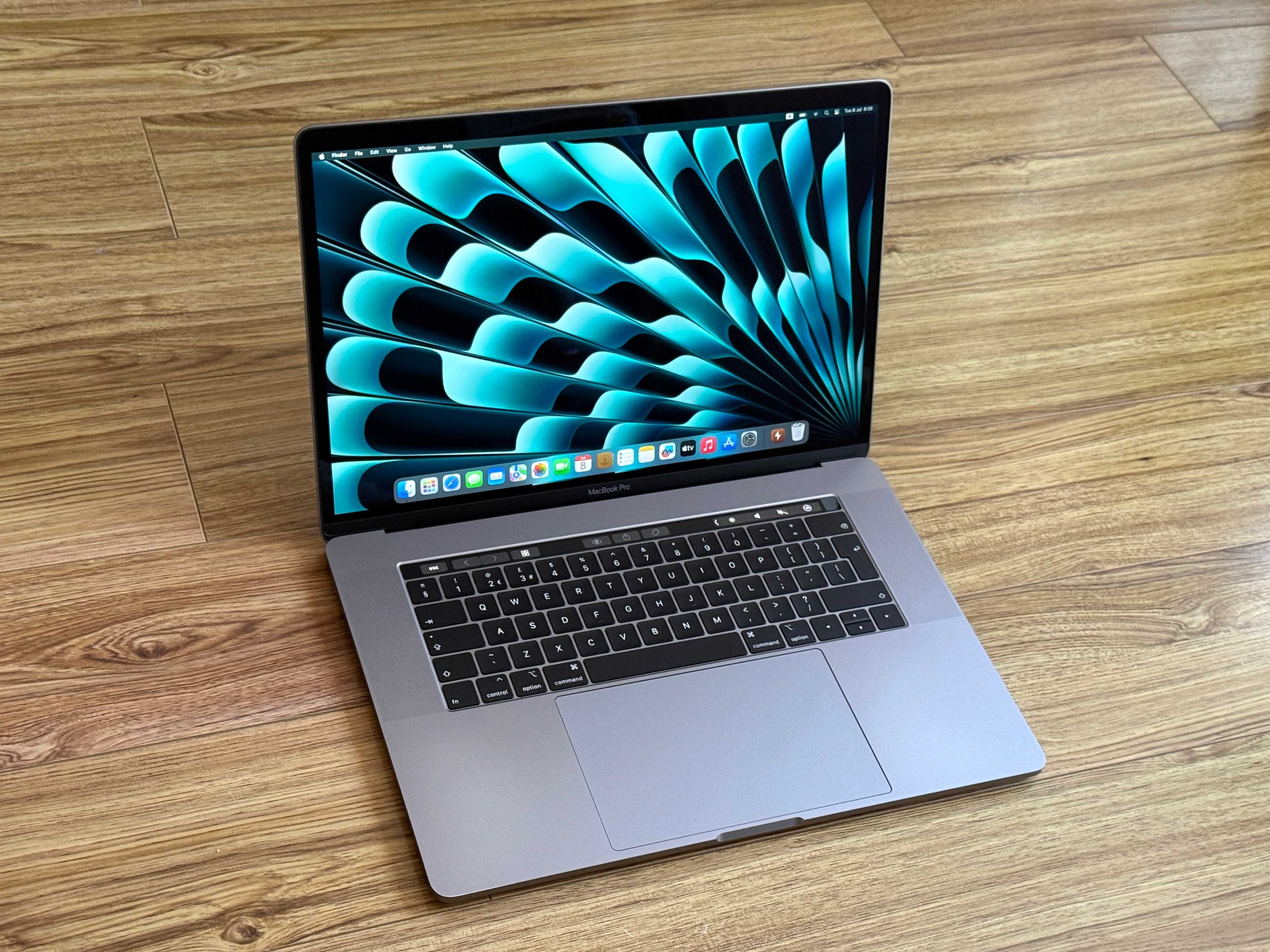 MacBook Pro 15`Core i9-8950HK/32GB RAM/512GB SSD/AMD Pro 555X/Бат 10ч