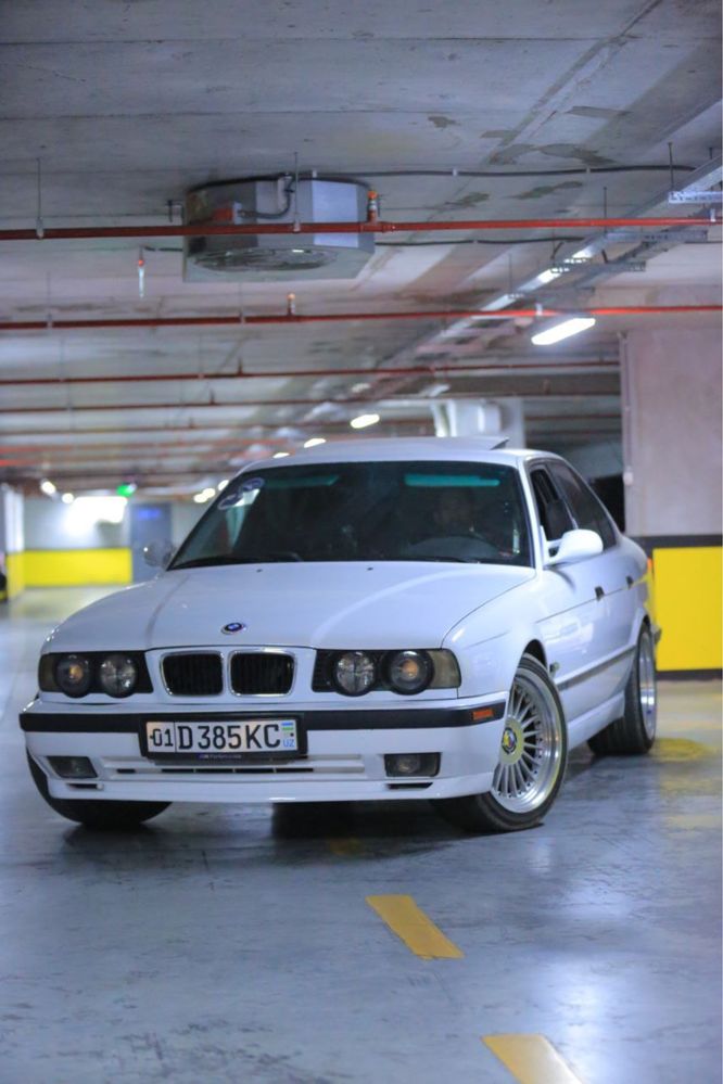 Bmw 525i tayyor praekt srochna sotiladi.