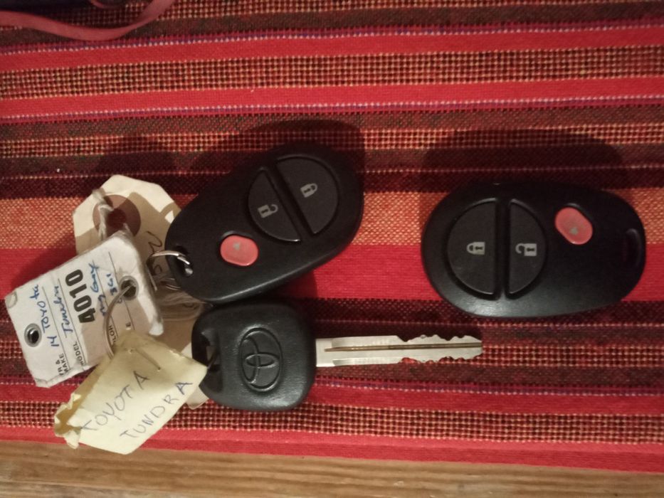 Выкидные брелки ключи шкода  мерседес V class поло