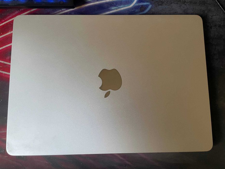 Macbook Air M3 8/256 100%