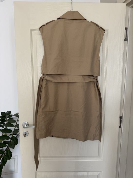 Преходно манто без ръкави , размер XS . Цена 80 лв .