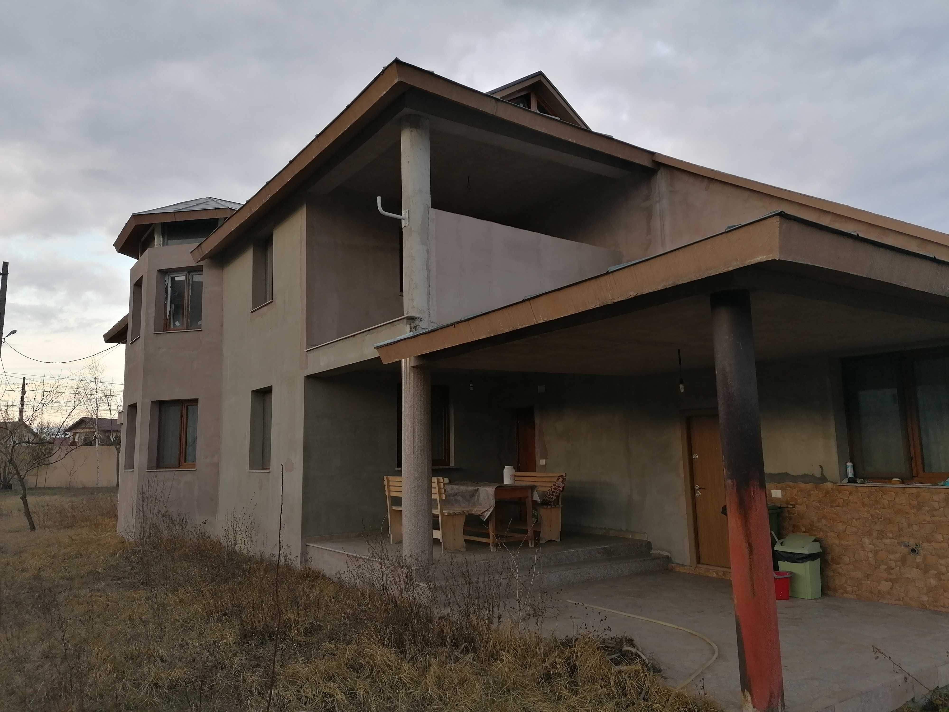 Casa 6 cam de 340 mp utili, teren 1000 mp Focsani Nord, Crang Petresti