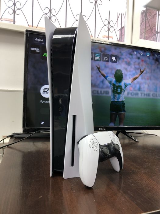 Sony PlayStation 5 в прекрасном состоянии. FC26 идет в поларок