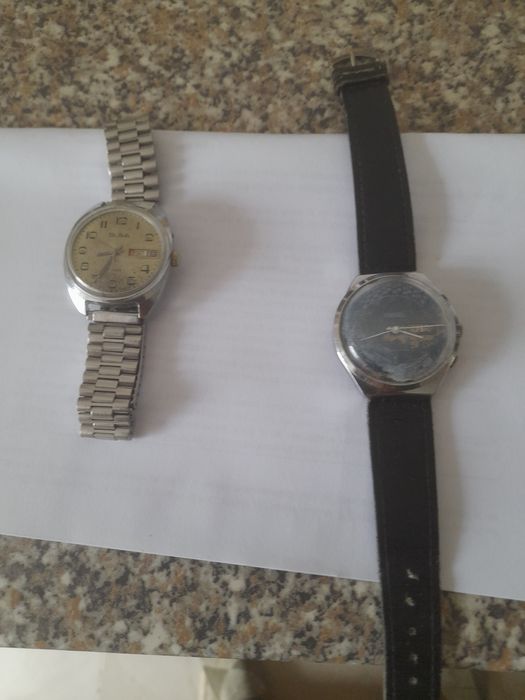 Vând ceasuri mecanice Raketa calendar, Wostok și Slava.