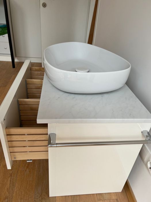 Долен шкаф за баня с мивка