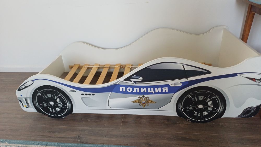Детская кровать машина