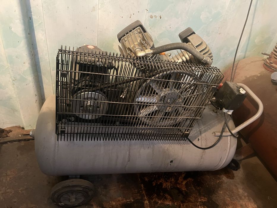 Продам воздушный компресор