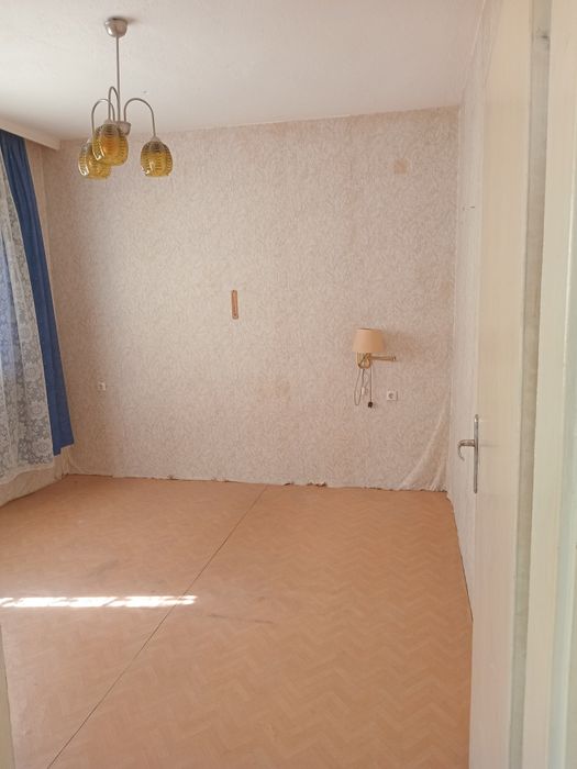 Продавам етаж от кооперация