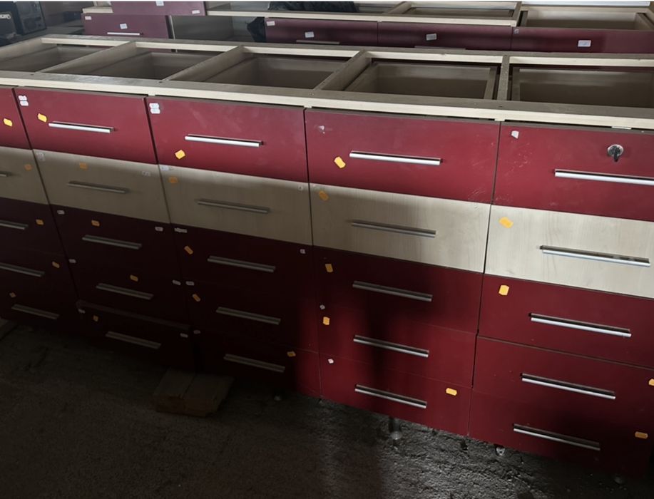 vand mobilier farmacie