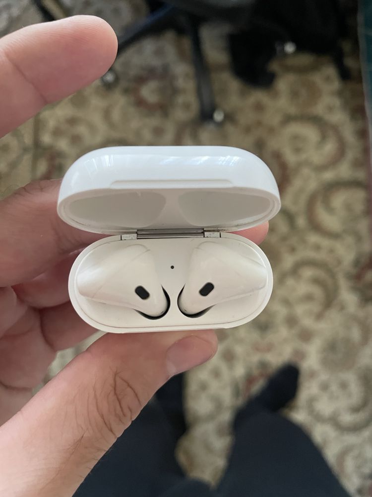 Apple AirPods with Charging