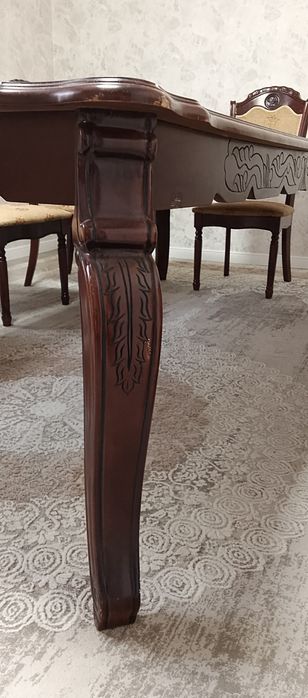 Срочно продам стол и 10стульев