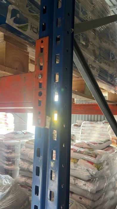 Rafturi metalice solide