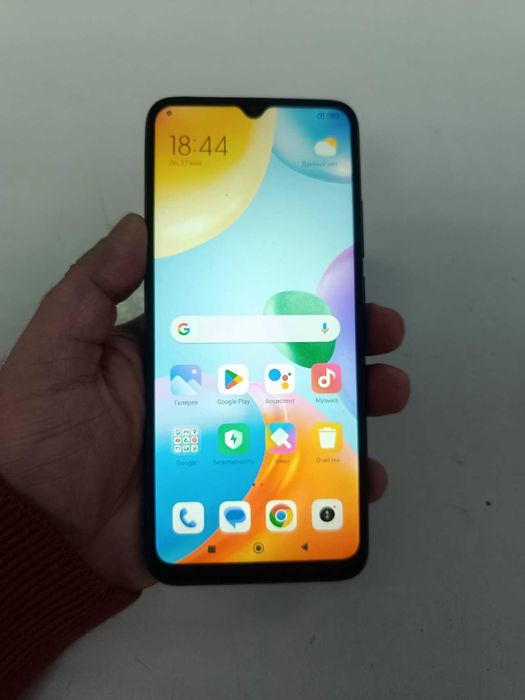 Продам смартфон Redmi 10C в отличном состоянии, без трещин 128Гб