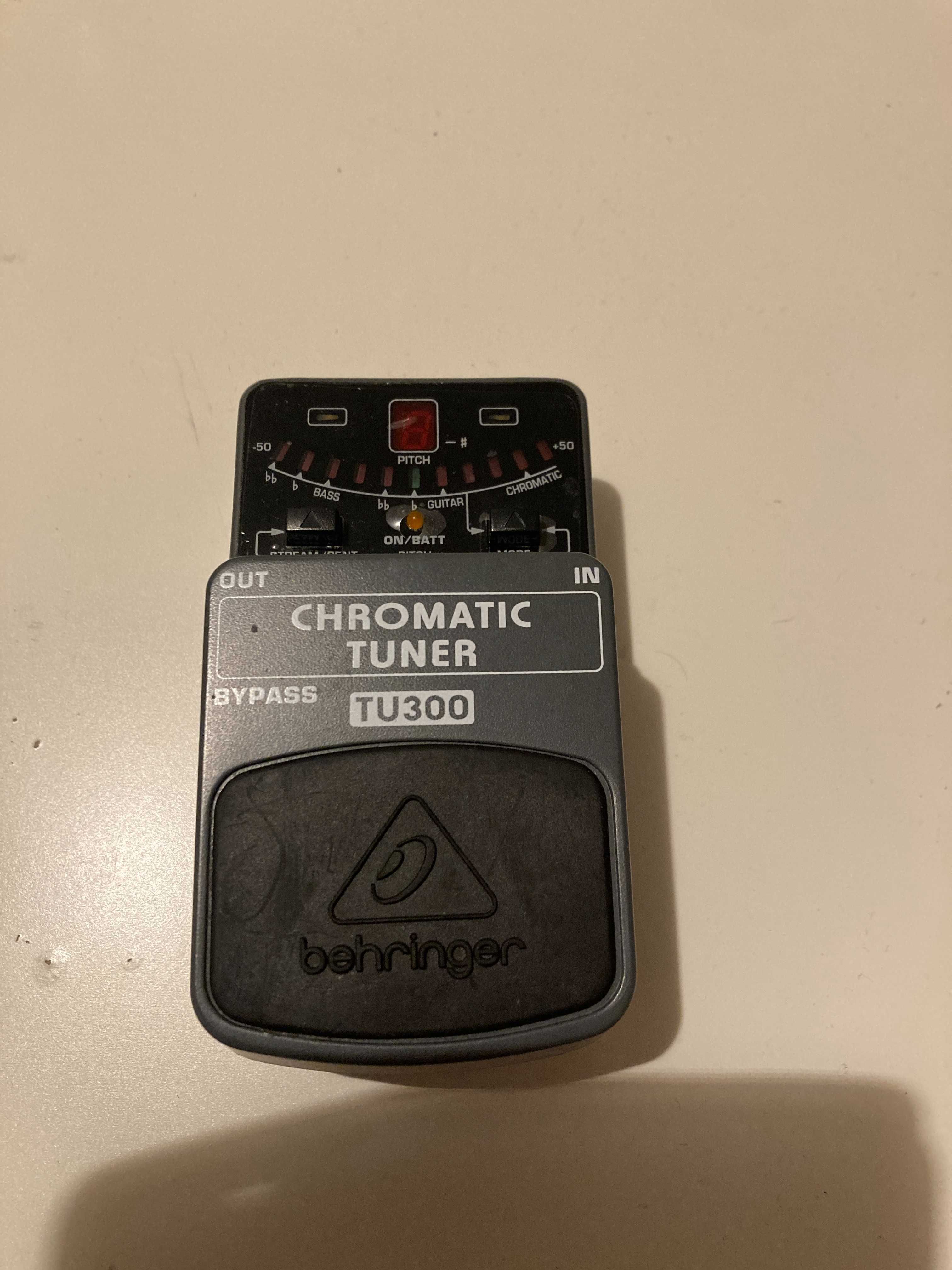 TU300 Chromatic Tuner Pedala Behringer