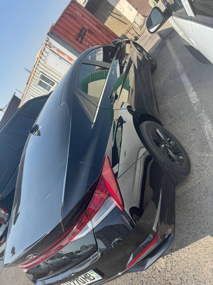 Hyundai Elantra 2 pozitsiya Full+Luk Sotiladi