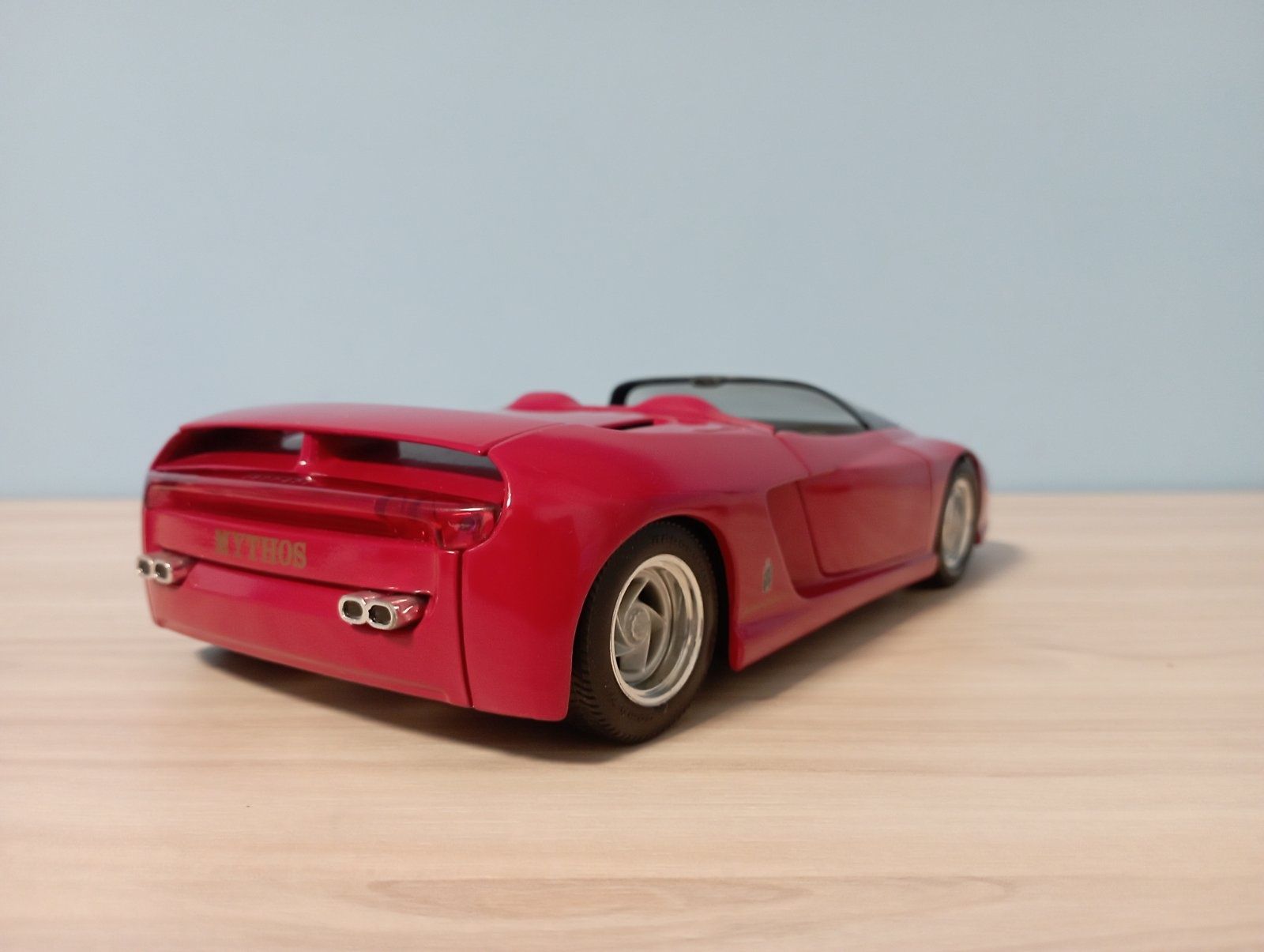 Ferrari Mython 1:18  Revell