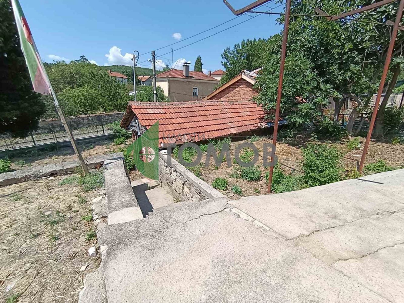 Двуетажна къща със собствен двор в село Кирилово