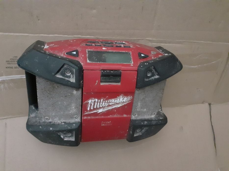 Radio Șantier Milwaukee C12 JSR Doar Corp cu Mic Defect