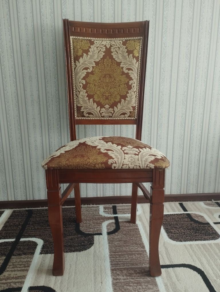 Продам стол и стулья