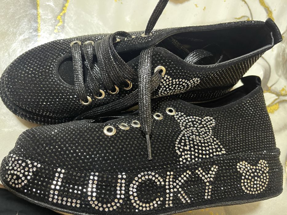 Продам кроссовки размер 39/38