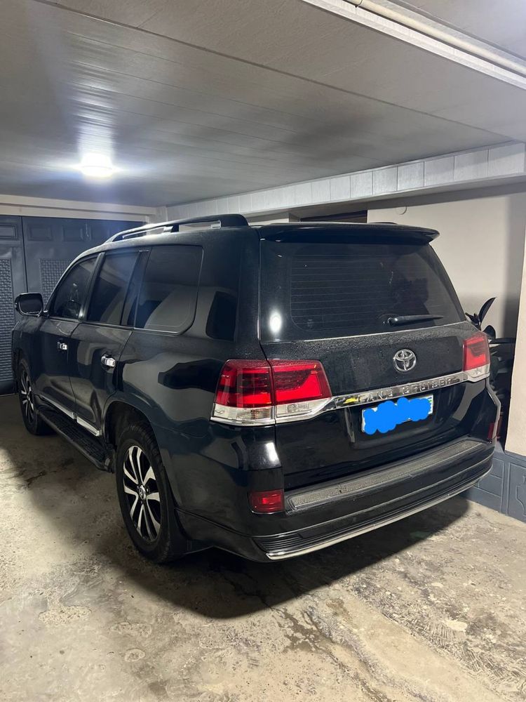Toyota Land Cruiser 200 (Full pozitsiza)