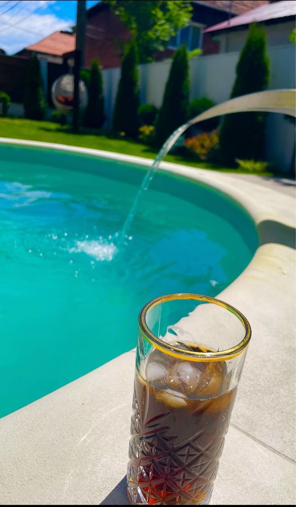 Vand casa cu piscina in orasul Petrila