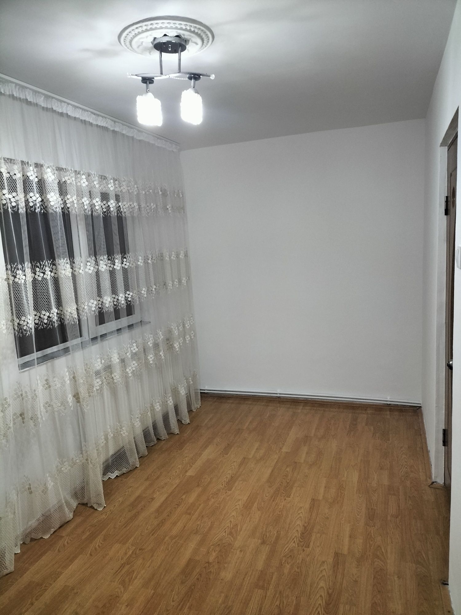 Vând apartament strada Neptun 2 camere