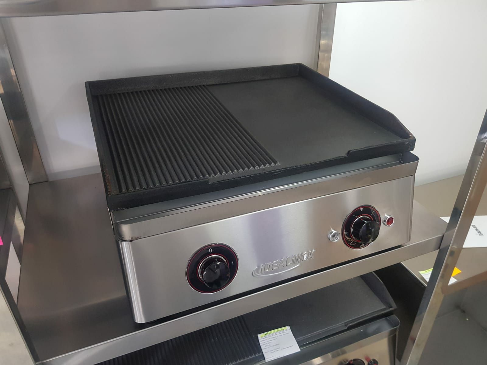 Grill electric de banc 500x500mm jumate, jumate, neted, striat 220V