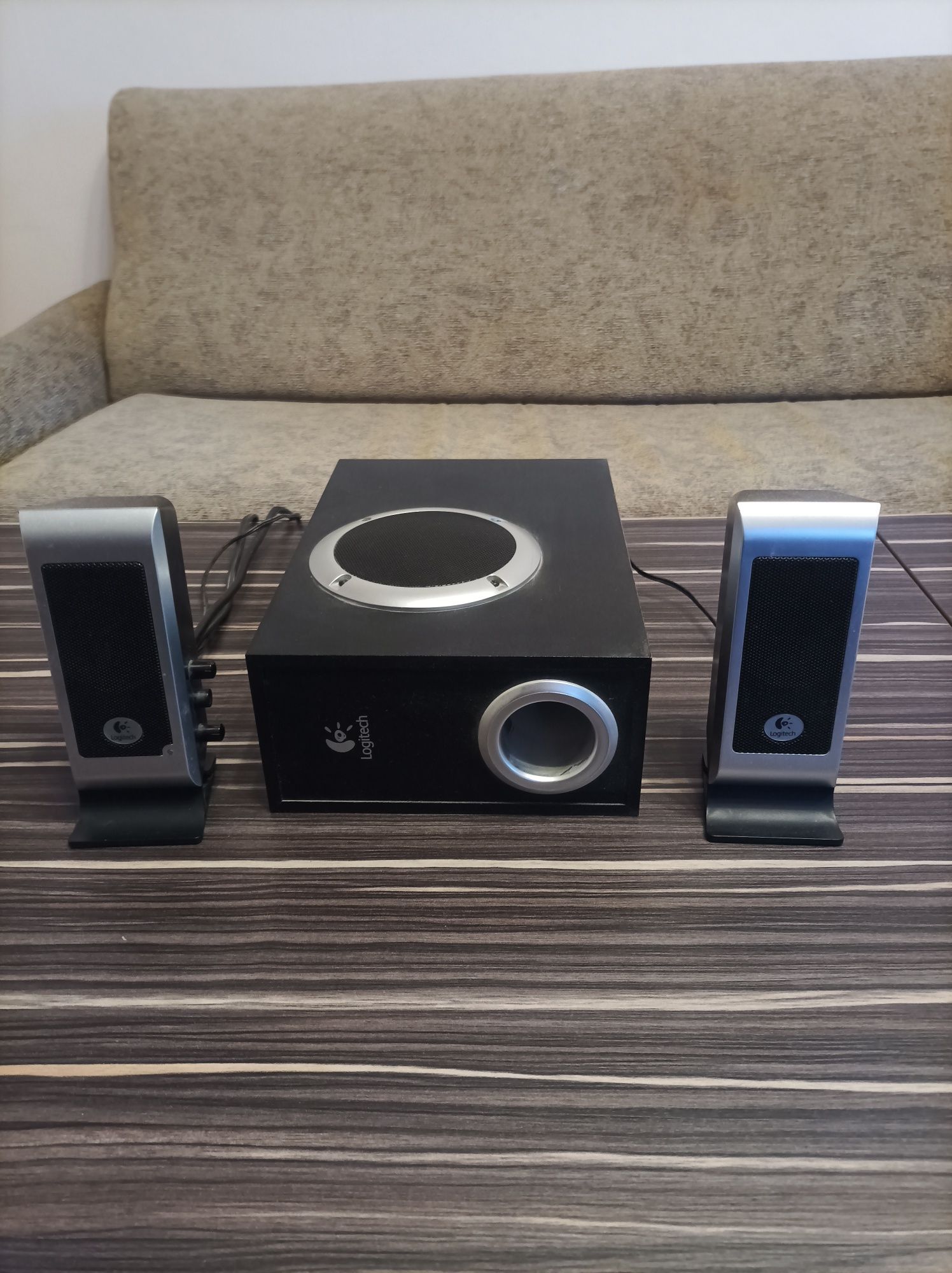 Продавам тонколони 2+1 logitech