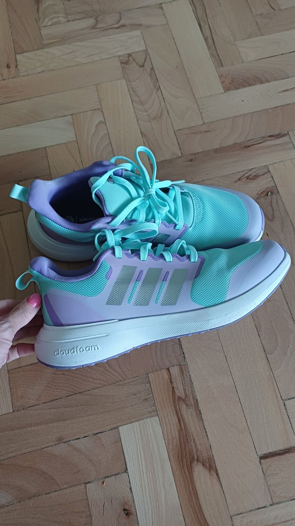 Adidas нови маратонки