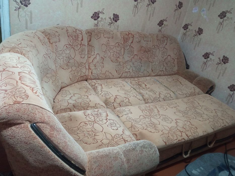 Продам диван угловой