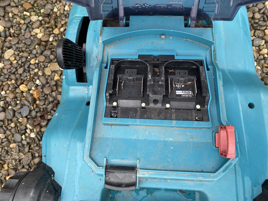 Vand sau schimb aparat tuns iarba makita baterie