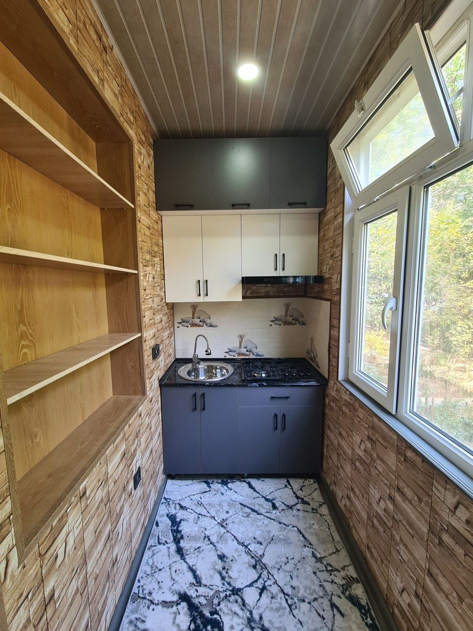 Продажа квартиры 

Чиланзар 19 квартал 
1²/1/4. Балкон 1.5*3 метра 
Ре