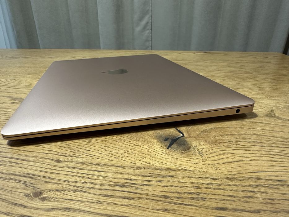 MacBook Air 13” 2019 gold