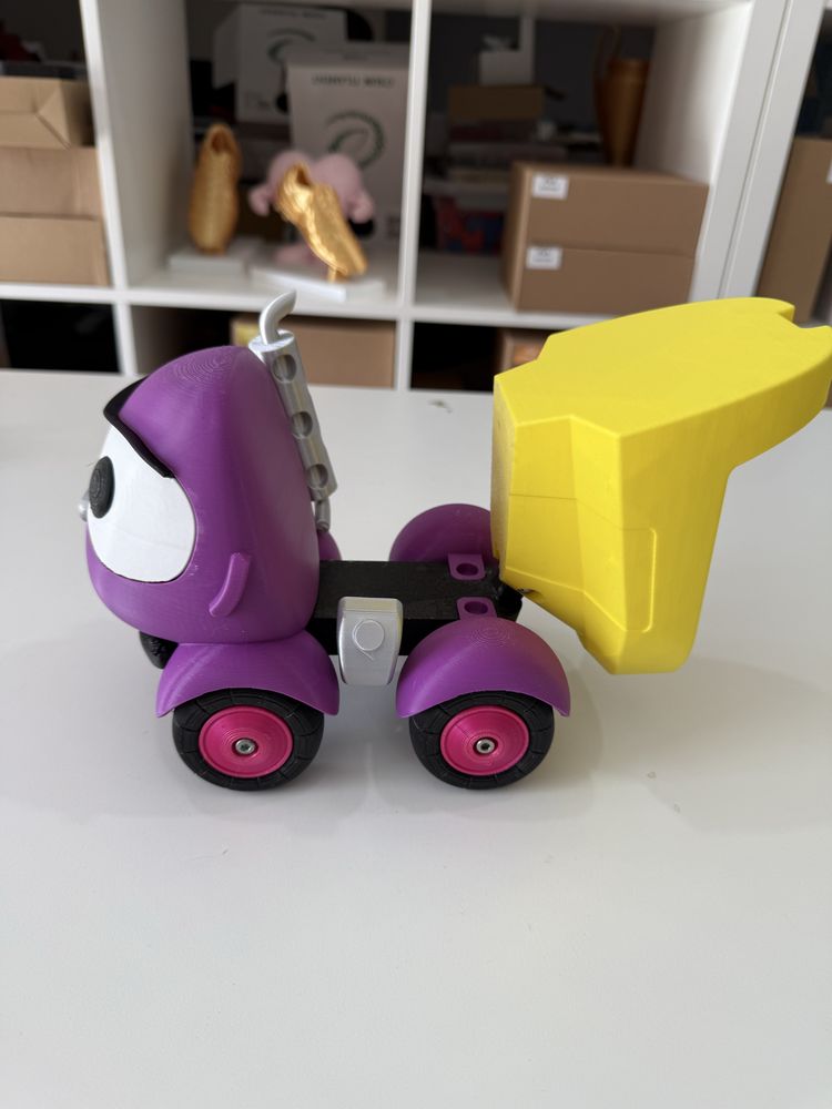 Supercamionul Lea oferta pe stoc la ARTIFACT3D.RO