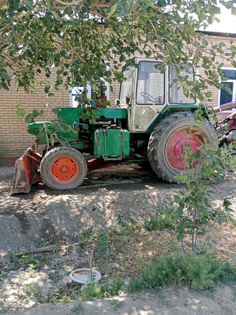 Трактор ЮМЗ 1982