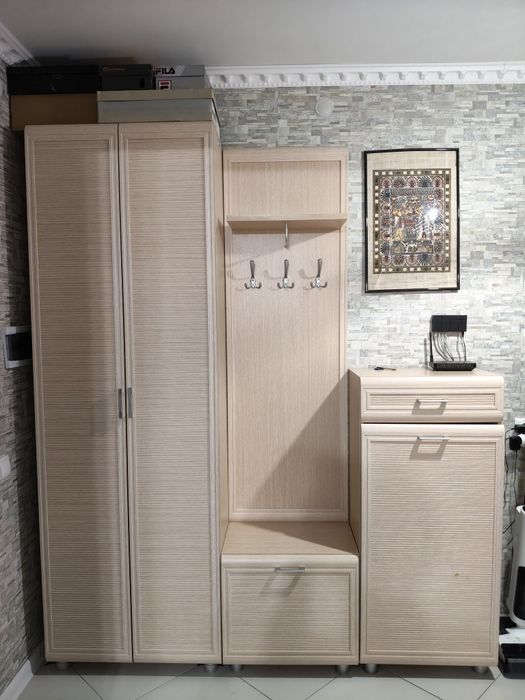 Продам шкаф в прихожую