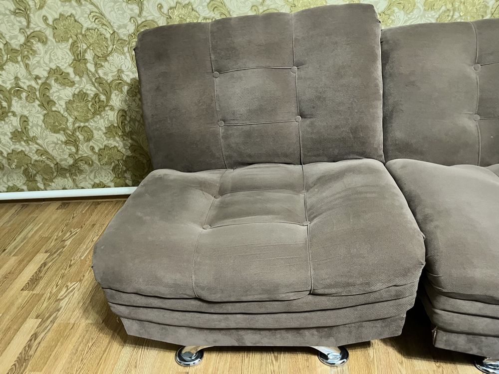 Продам диван с креслами